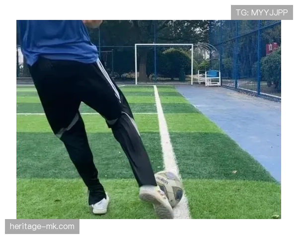 Rodrygo在训练中的表现稳健，揭秘提升个人足球技能的有效方法