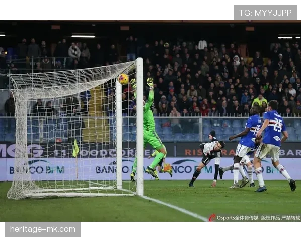 C罗高空对抗解析：头球优势如何构建禁区统治力