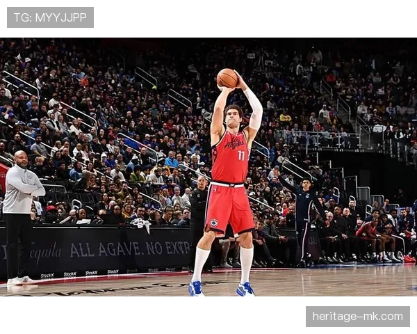 布鲁克·洛佩斯内线挡拆拉开空间效率超越队友显著提升进攻韧性