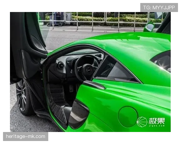 吴向东训练完顺手买了辆超跑，说就当买菜车