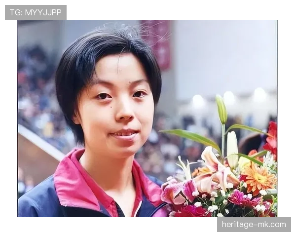 张怡宁随手一拍，茶几上名牌堆成山，我的世界观碎了